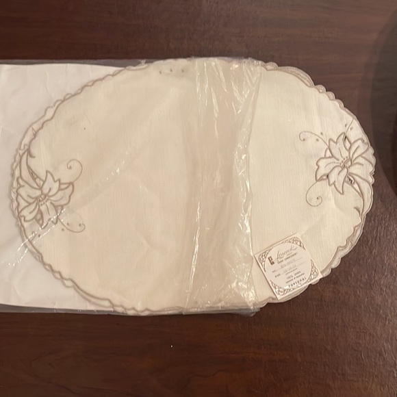 NWT❣️ Vintage Leacock Madeira Hand-Embroidered Table Linen Set Made in Portugal - Picture 6 of 6
